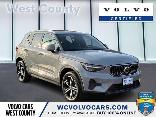 2025 Volvo XC40 B5 Core Bright Theme