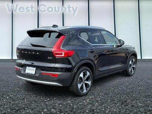 2025 Volvo XC40 B5 Plus Bright Theme