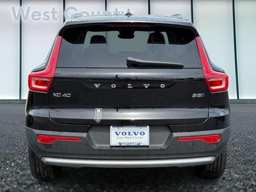 2025 Volvo XC40 B5 Plus Bright Theme
