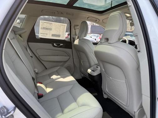 2025 Volvo XC60 B5 AWD Plus