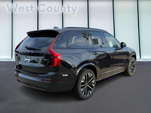2026 Volvo XC90 B6 AWD Ultra Dark Theme 7-Seater