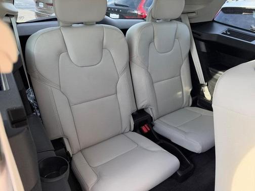 2026 Volvo XC90 B6 AWD Ultra Dark Theme 7-Seater
