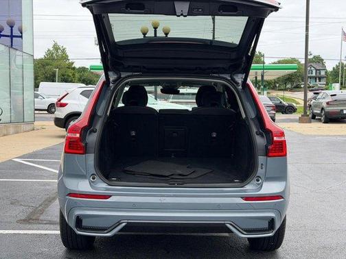 Gray Metallic 2024 Volvo XC60 B5 Core Dark Theme