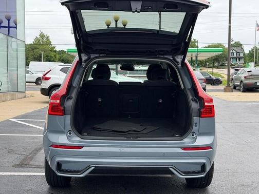 Gray Metallic 2024 Volvo XC60 B5 Core Dark Theme