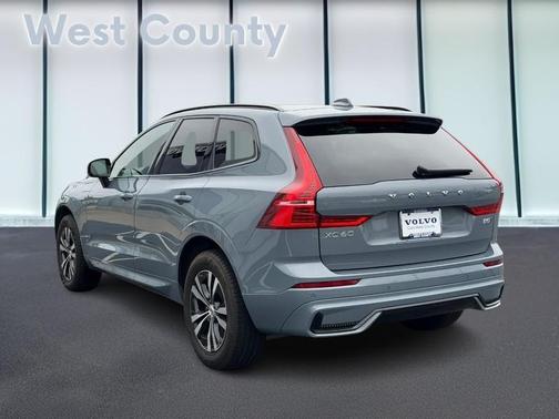 Gray Metallic 2024 Volvo XC60 B5 Core Dark Theme