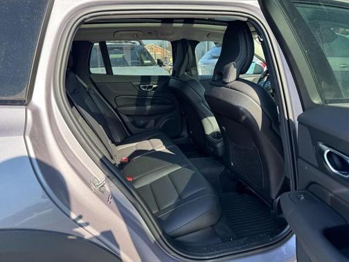 2026 Volvo V60 Cross Country B5 Plus