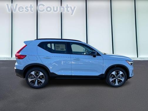 2026 Volvo XC40 B5 Plus