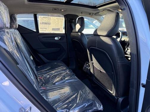 2026 Volvo XC40 B5 Plus