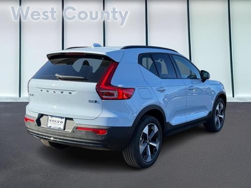 2026 Volvo XC40 B5 Plus