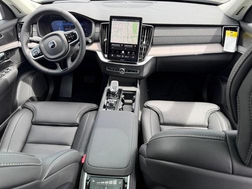 Onyx Black Metallic 2026 Volvo XC90 B6 AWD Ultra Dark Theme 6-Seater