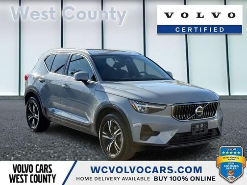 2025 Volvo XC40 B5 Core Bright Theme