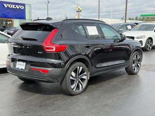Onyx Black 2025 Volvo XC40 B5 Plus Dark Theme