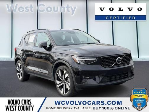 2025 Volvo XC40 B5 Plus Dark Theme