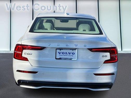 2024 Volvo S60 B5 Plus Dark Theme