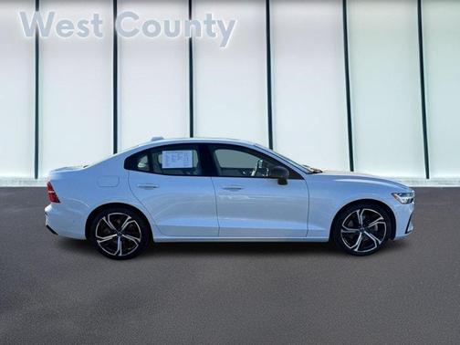 2024 Volvo S60 B5 Plus Dark Theme