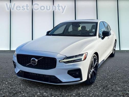 2024 Volvo S60 B5 Plus Dark Theme