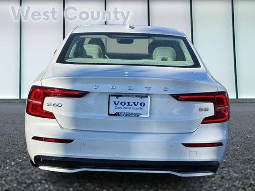 2024 Volvo S60 B5 Plus Dark Theme