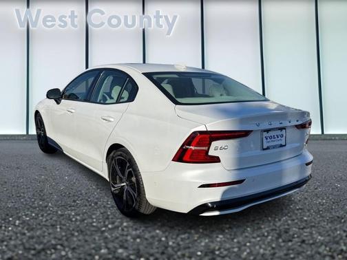 2024 Volvo S60 B5 Plus Dark Theme