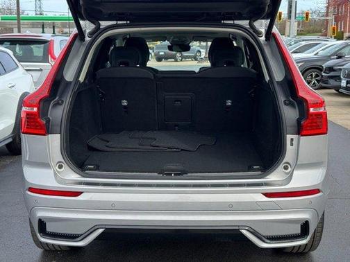 2023 Volvo XC60 B5 Plus Dark Theme