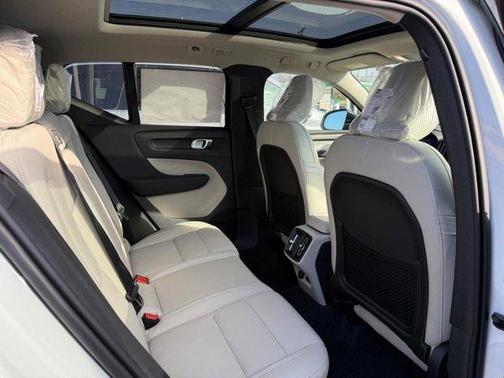 2026 Volvo XC40 B5 Ultra