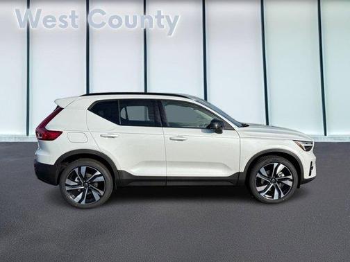 2026 Volvo XC40 B5 Ultra