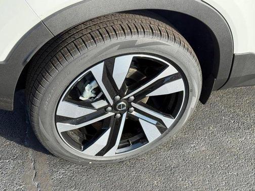 2026 Volvo XC40 B5 Ultra