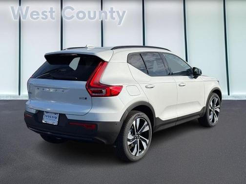 2026 Volvo XC40 B5 Ultra