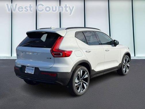 2026 Volvo XC40 B5 Ultra