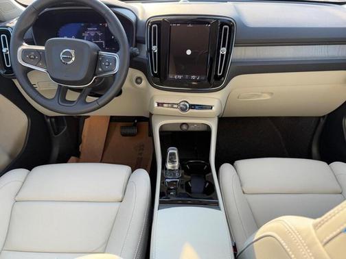 2026 Volvo XC40 B5 Ultra