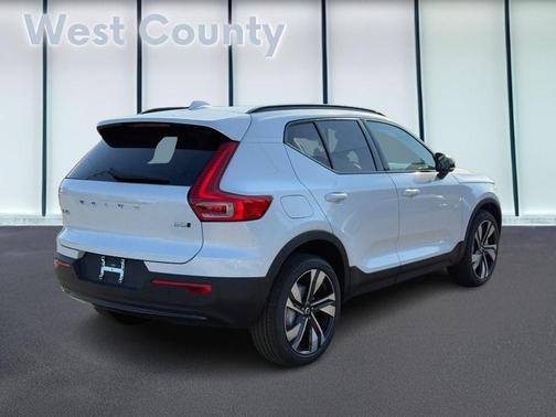 2026 Volvo XC40 B5 Ultra