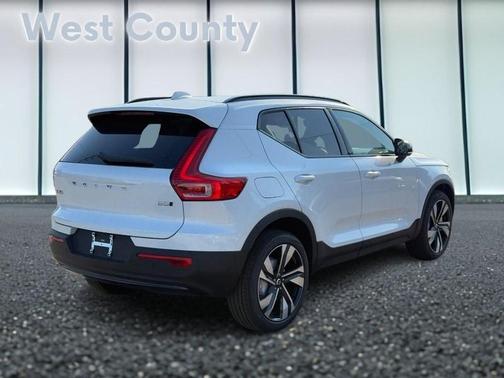 2026 Volvo XC40 B5 Ultra