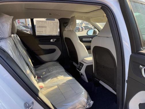 2026 Volvo XC40 B5 Ultra