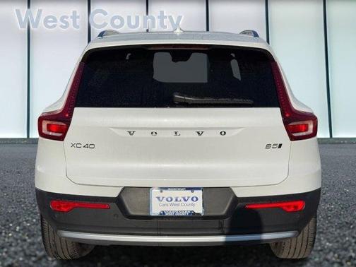 2025 Volvo XC40 B5 Core Bright Theme