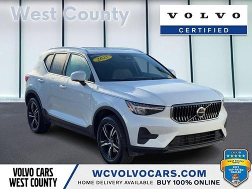 2025 Volvo XC40 B5 Core Bright Theme