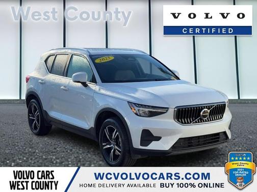 2025 Volvo XC40 B5 Core Bright Theme