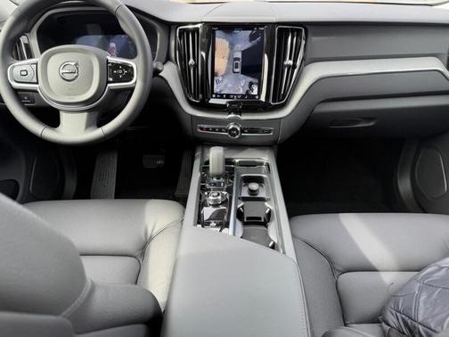 2025 Volvo XC60 Plug-In Hybrid T8 AWD Plus