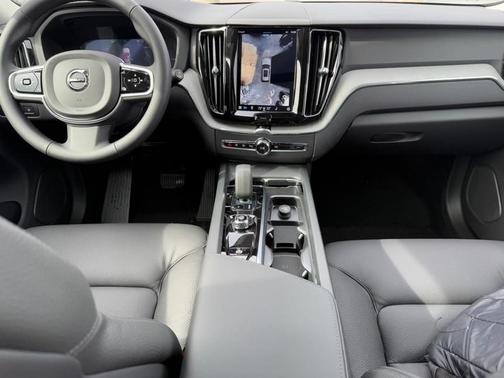 2025 Volvo XC60 Plug-In Hybrid T8 AWD Plus