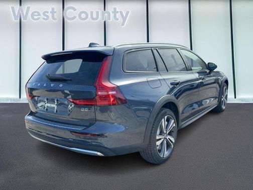 2026 Volvo V60 Cross Country B5 Plus