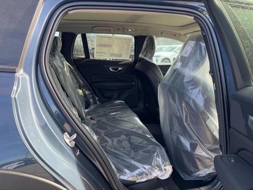 2026 Volvo V60 Cross Country B5 Plus