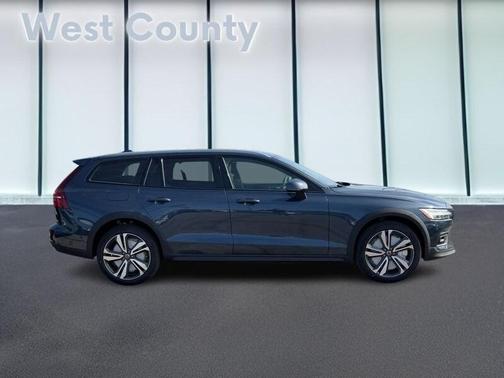 2026 Volvo V60 Cross Country B5 Plus