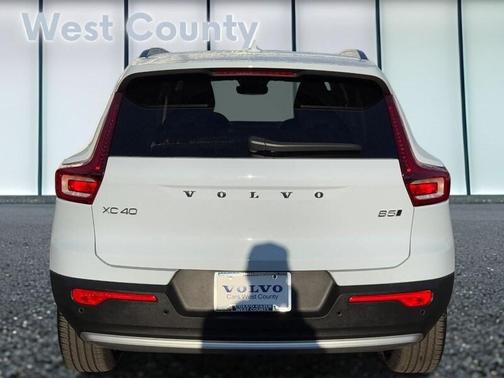 2025 Volvo XC40 B5 Plus Bright Theme