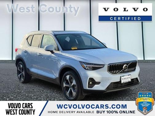 2025 Volvo XC40 B5 Plus Bright Theme