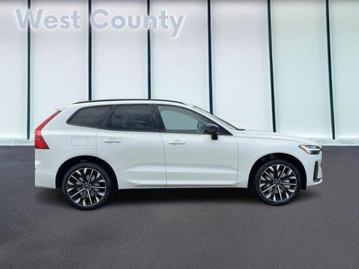 Crystal White 2026 Volvo XC60 B5 Ultra