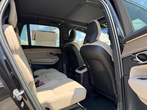 Onyx Black Metallic 2026 Volvo XC90 Plug-In Hybrid T8 Plus 7-Seater