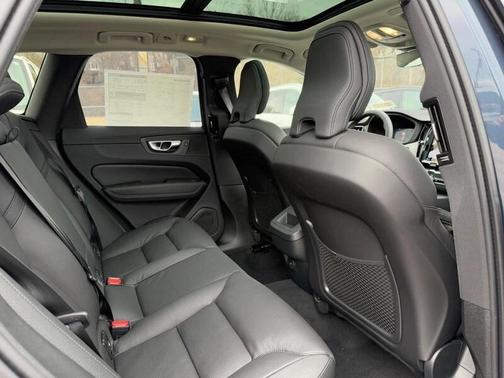 2025 Volvo XC60 B5 AWD Plus