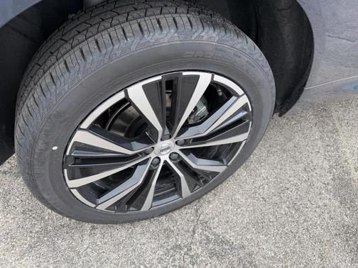 2025 Volvo XC60 B5 AWD Plus