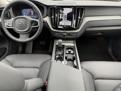 2025 Volvo XC60 B5 AWD Plus