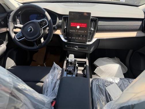 Onyx Black Metallic 2026 Volvo XC90 Plug-In Hybrid T8 Plus 6-Seater
