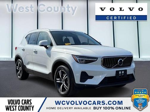 2025 Volvo XC40 B5 Core Bright Theme