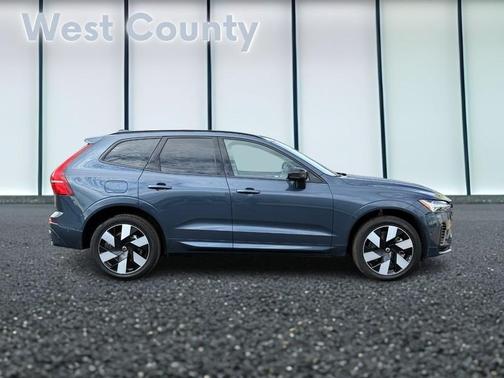 2025 Volvo XC60 Plug-In Hybrid T8 Plus